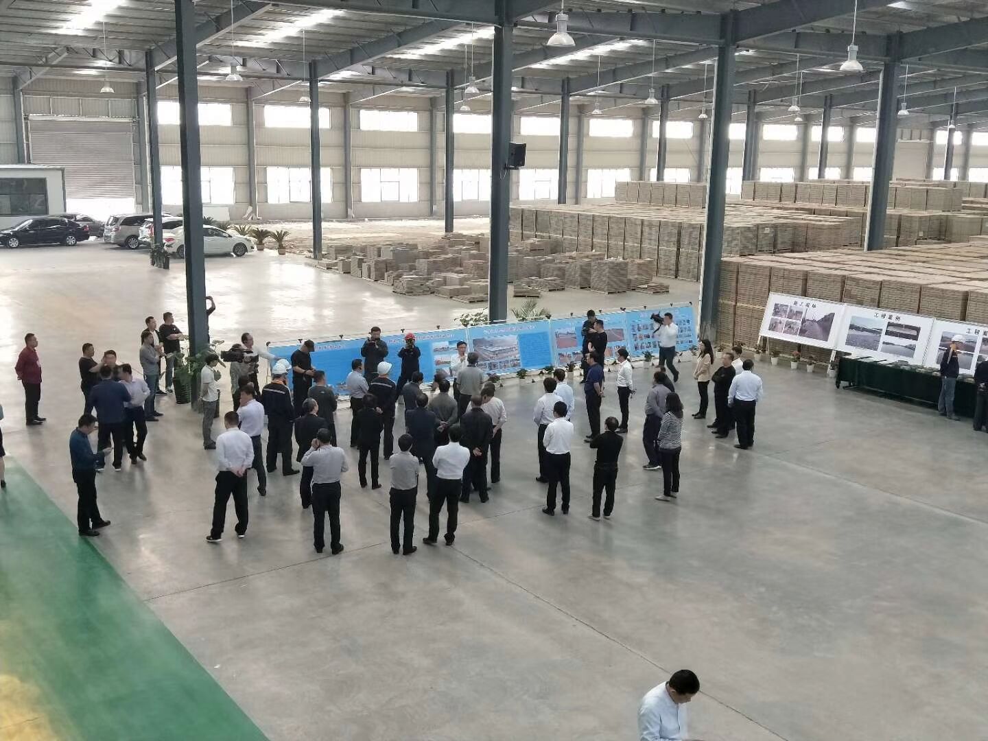 陶瓷透水磚視察現(xiàn)場圖 陶瓷透水磚視察現(xiàn)場圖